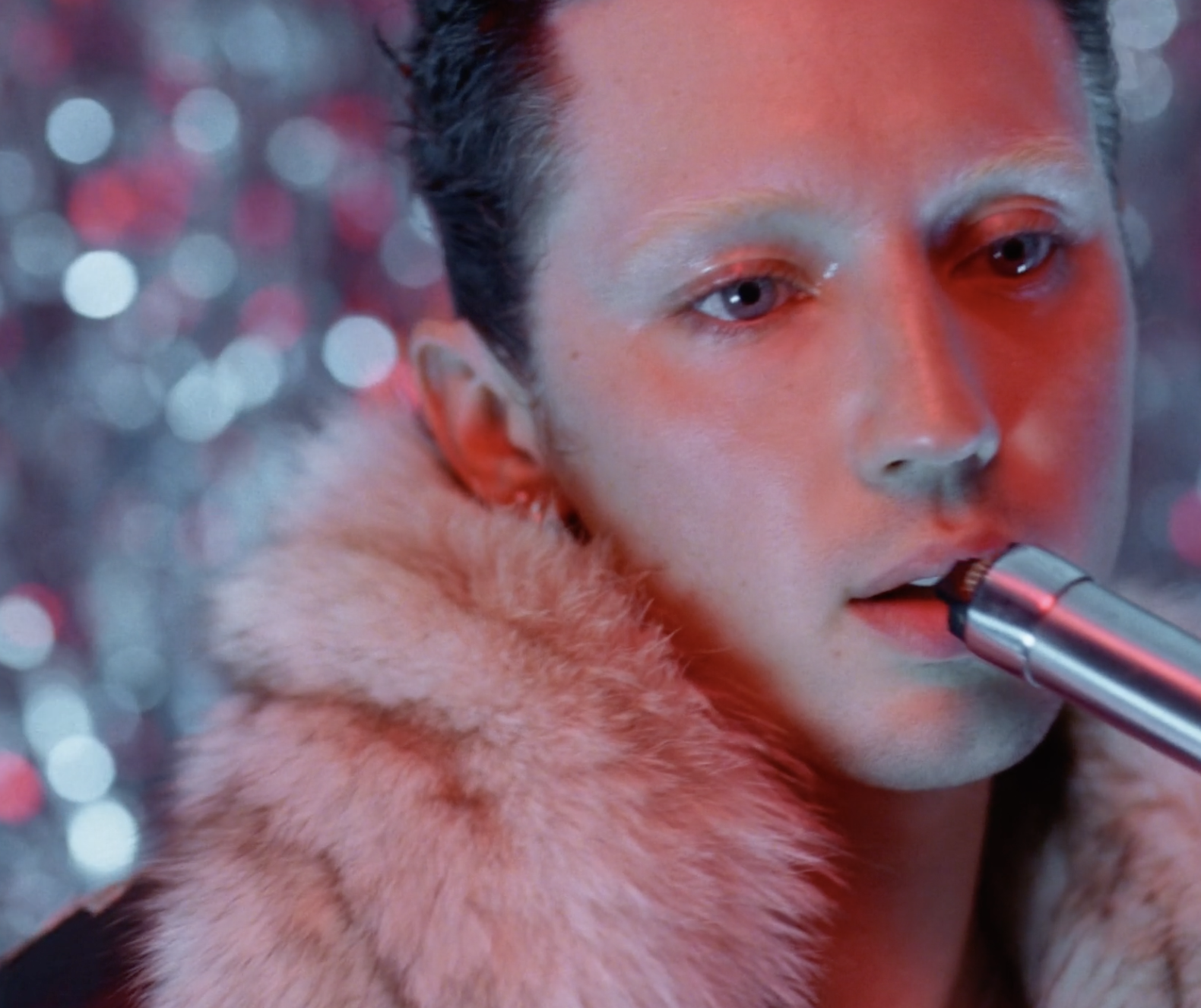TROYE SIVAN - SHE'S THE BEST