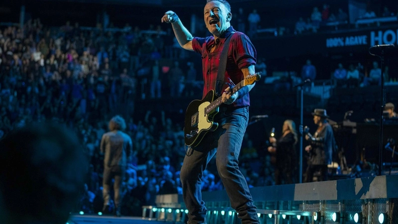Road Diary: Bruce Springsteen and The E Street Band