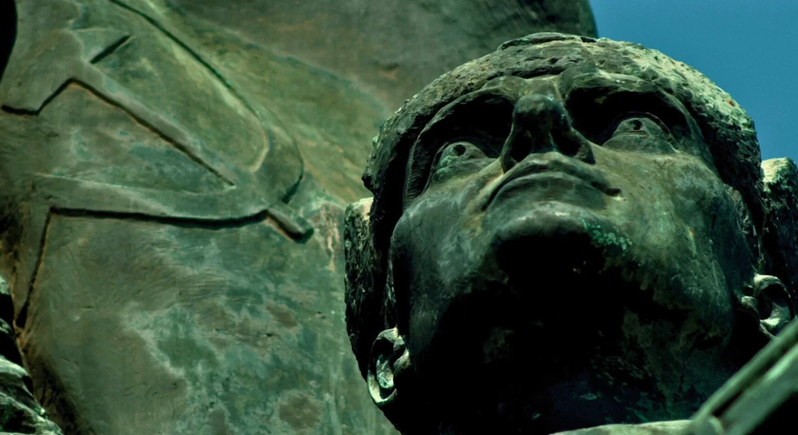 Statues Also Die?