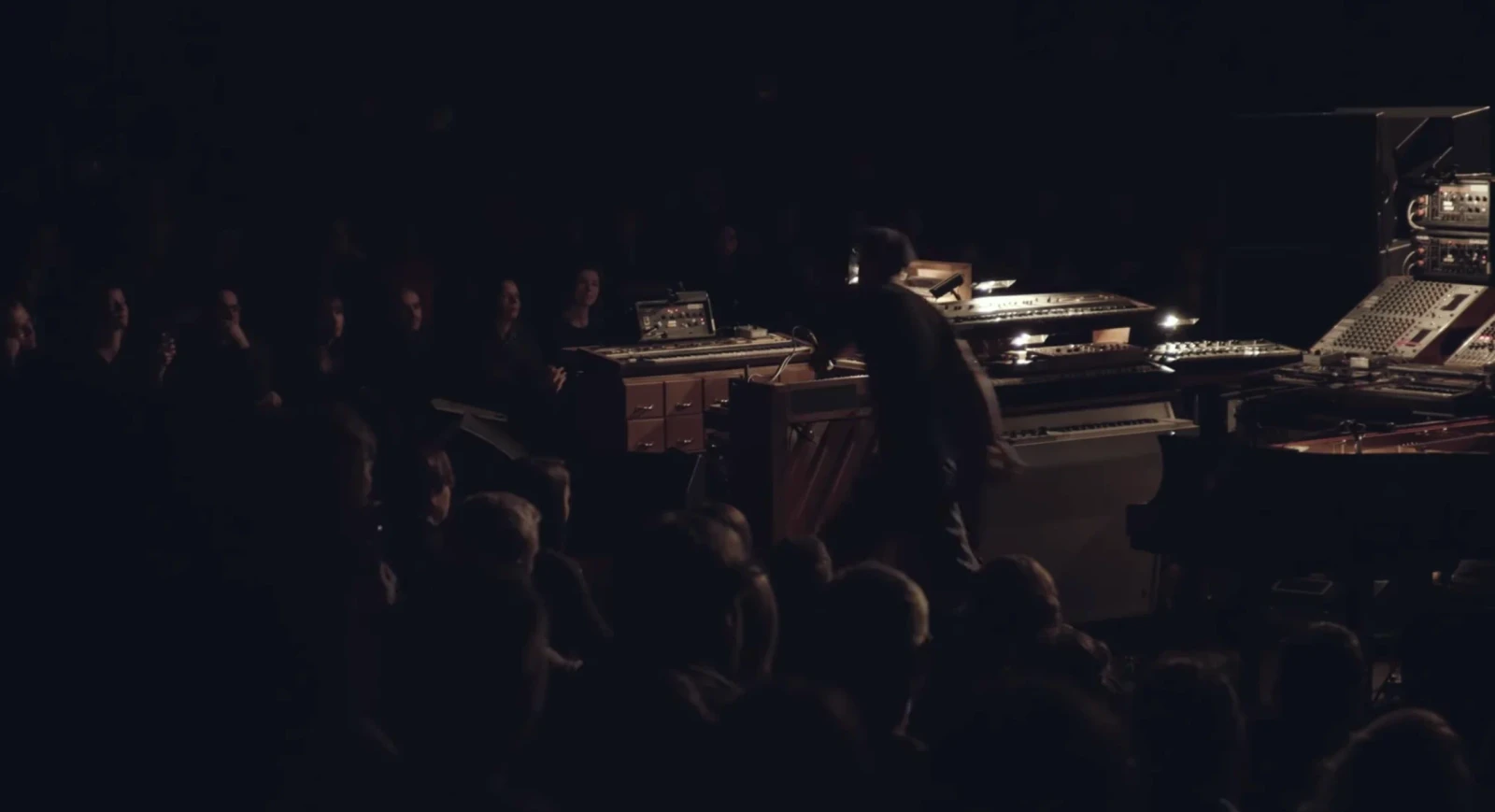 NILS FRAHM - Fundamental Values