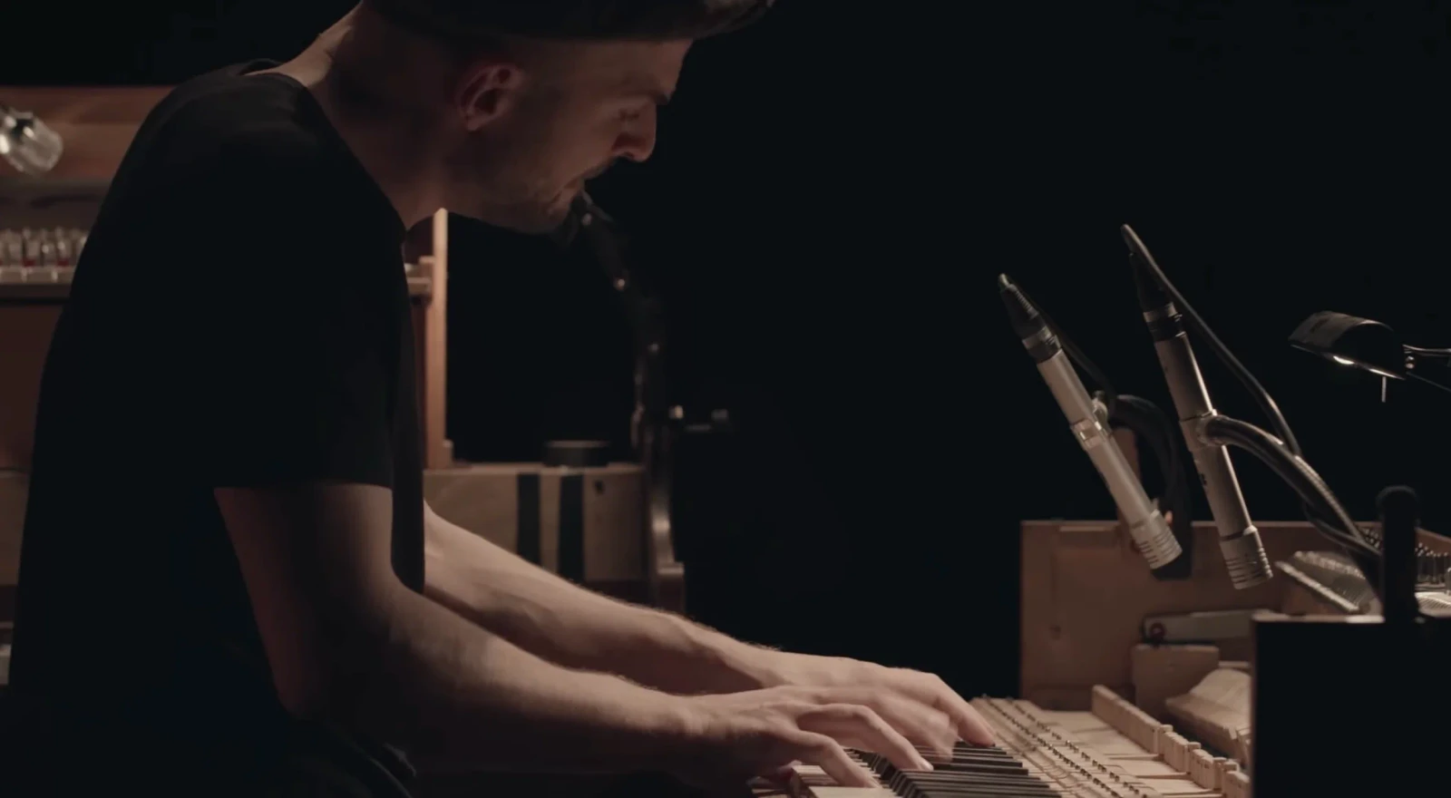 NILS FRAHM - Fundamental Values