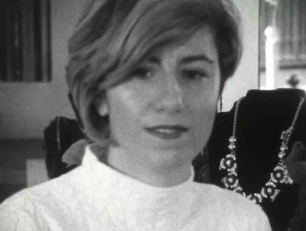 Veronique (Ein Friseursalon in Paris aus dem Barbieland) by Friedl vom Gröller