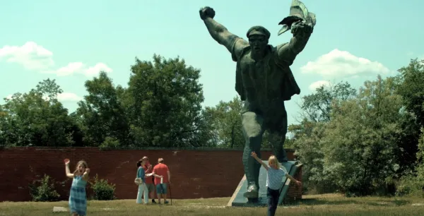 Statues Also Die?