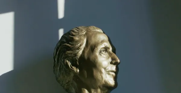 Sculpting Light