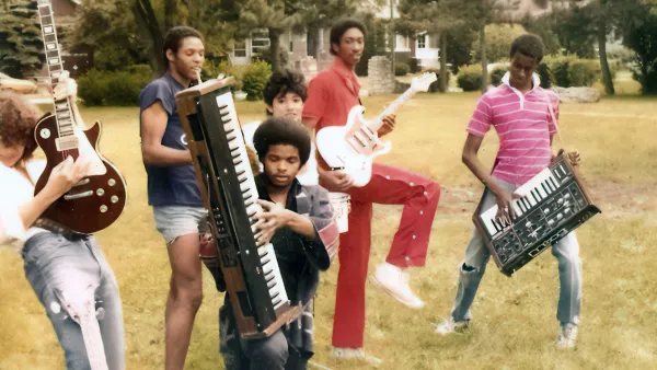 Move Ya Body: The Birth of House by Elegance Bratton