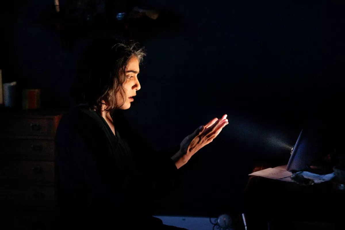 Tala Al-Deen in Das Licht (The Light) by Tom Tykwer. Image: Frédéric Batier / X Filme
